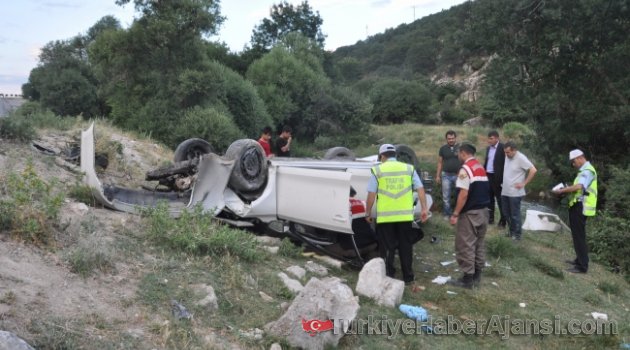 Otomobil Uçuruma Yuvarlandı: 2 Ölü, 3 Yaralı