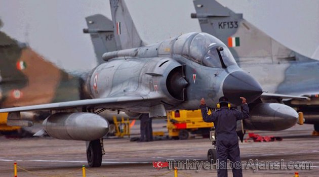 Pakistan'da Savaş Uçağı Düştü!