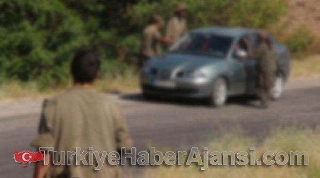 PKK Yol Kesti, 2 Aracı Yaktı
