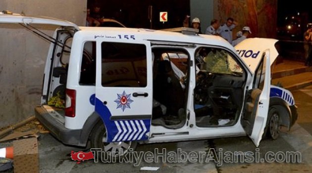 İzmir'de Polis Aracı Devrildi: 2 Yaralı