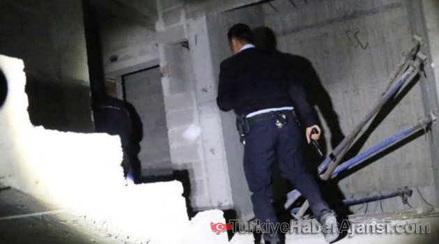 Polis Kimlik Sorunca Tüfeğine Sarıldı