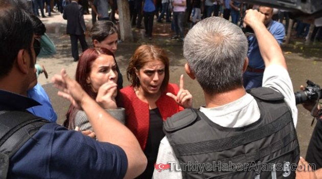 Polis "Terbiyesiz" Diyen HDP'li Vekile Resti Çekti