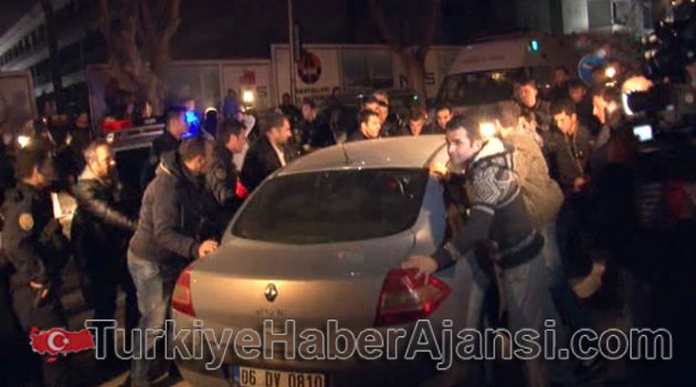 Polis ve Vatandaş Ambulansa Yol Açtı