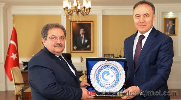 Rektör Doğru, Vali Altıparmak’ı Ziyaret Etti