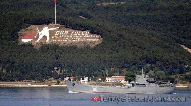 Rus savaş gemisi Çanakkale Boğazı'ndan geçti