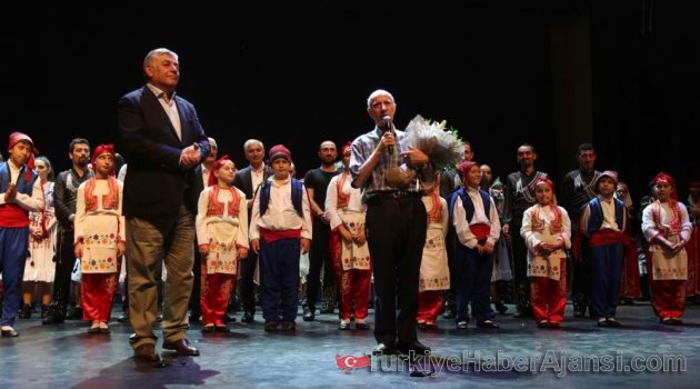 Sarıyer Halk Dansları Topluluğu'ndan Muhteşem Gösteri