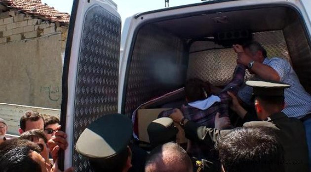 Şehit Eşinden Askere Son Dokunuş Yürek Yaktı