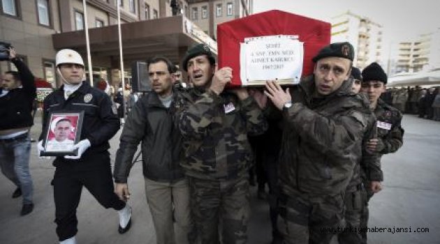 Şehit Polisler İçin Diyarbakır'da Tören