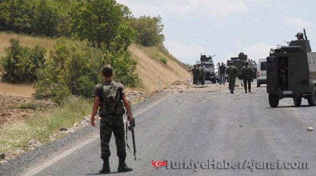 Şemdinli'de Sivil Araca Bombalı Tuzak!