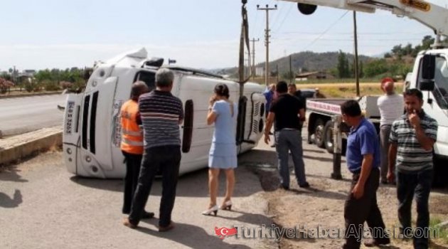 Servis Minibüsü Devrildi: 4'ü Öğrenci 5 Yaralı