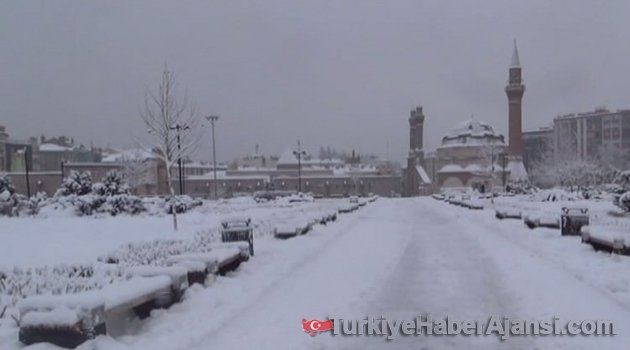 Sivas'ta 680 Köy Yolu Ulaşıma Kapandı