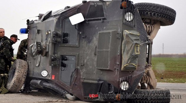 Sivas'ta Askeri Araç Devrildi! 4 Yaralı