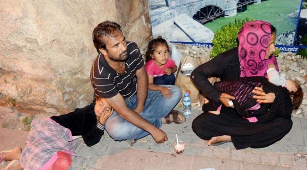 Suriyeli Dilenciler Antalya'yı İstila Etti