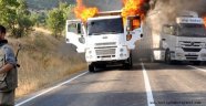 PKK'lı Teröristler Yol Kesip Araç Yaktılar