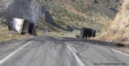 PKK Yüzünden Karayolu Trafiğe Kapatıldı
