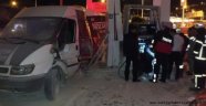 Işık İhlali Yapan Minibüs İstasyonu Daldı