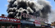Antalya'da Yangın! Festival Çarşısı Tahliye Edildi