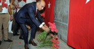 CHP’li Başkan 249 Şehit İçin 249 Karanfil Bıraktı
