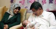 Davutoğlu Türkmen Aile İle İftar Yaptı