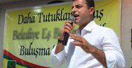 Demirtaş'ın Toplantısına Damga Vuran Pankart