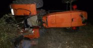 Devrilen Traktörün Altında Kalıp Öldü