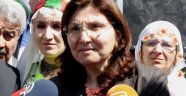 HDP'li Kolçak Şemsiyeyi Silah Yaptı