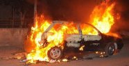 İstanbul'da Park Halindeki 2 Araç ve 1 Ev Yandı 
