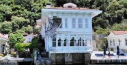 Kanlıca'da Yalıya Gemi Çarptı!