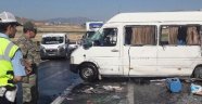 Minibüs Otomobile Çarptı! Çok Sayıda Yaralı Var