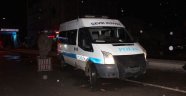 Otomobil Polis Minibüsüne Çarptı