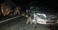 Otomobil, Römorka Çarptı: 1 Ölü, 2 Yaralı