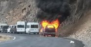 PKK'lılar Araçları Ateşe Verdi