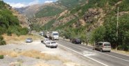 PKK'lılar, İki Karayolunu Kesip Özerklik İlan Etti