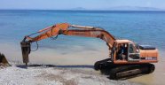 Plajda İş Makineli Çalışmaya Vatandaş Engeli