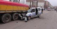 Polis Aracı TIR'a Çarptı: 1 Yaralı