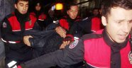 Polise Kafa Attı Gözaltına Alındı!