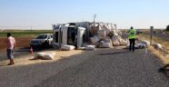 Siverek'te Saman Yüklü Kamyon Devrildi: 8 Yaralı