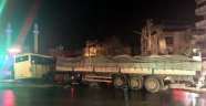 TIR'la İşçi Servisi Çarpıştı: 10 Yaralı