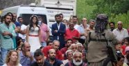 Yol Kesen PKK'dan Gelin ve Damada Örgüt Propagandası
