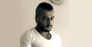 Yolu Kesilen Genç Adama Eşinin Yanında Kurşun Yağmuru!