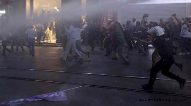 Taksim'de Göstericilere Müdahale