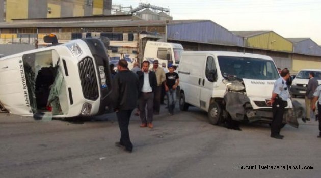 Tarım İşçileri Taşıyan Minibüs Devrildi 23 Yaralı