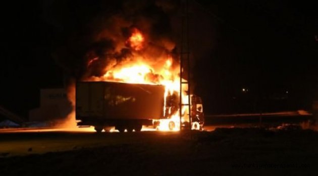 Terör Örgütü PKK Ekmek Götüren Aracı Yaktı