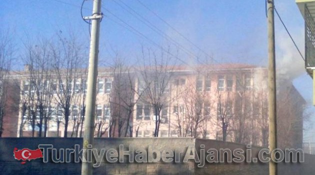 Teröristler, İdil'de Okul Yaktı