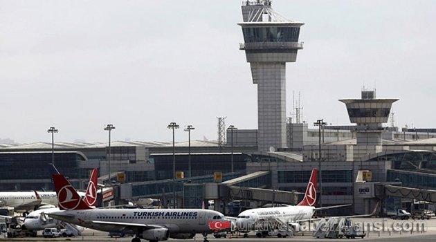 THY Uçağına Otobüs Çarptı