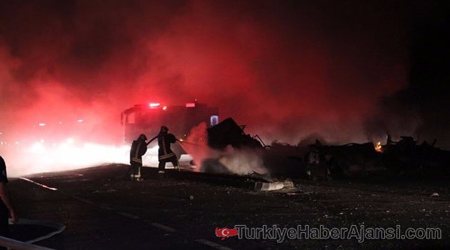 TIR İle Çarpışan Yakıt Tankeri Patladı!