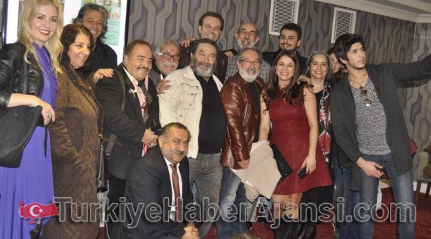 Tiyatrocular Bile Bu Oyuna Çok Güldü