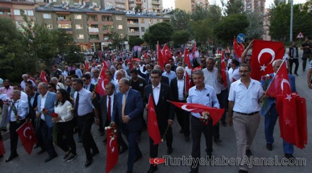 Tunceli'de 'Teröre Lanet Yürüyüşü' Düzenlendi