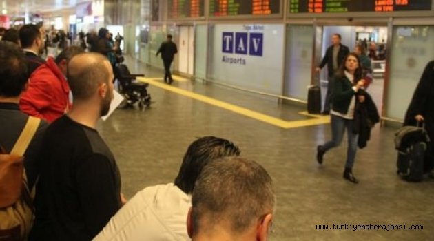 Türkiye'ye Giremeyen 41 Faslı Yolcu Olay Çıkardı
