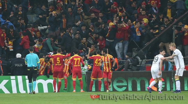 Umut Bulut Gol Attı, Tribün Çöktü!